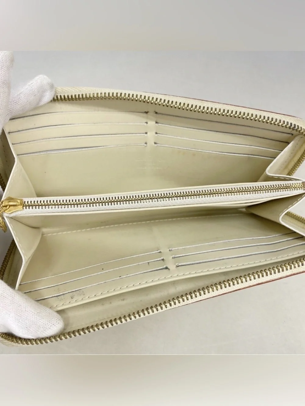 Louis Vuitton Suhali Zippy Wallet Blanc (Women's)